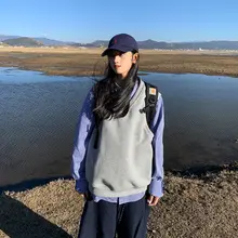 春秋向けのVネックニットベスト【カジュアルスタイル・ルーズフィット・女性用】（セットアップ対応）