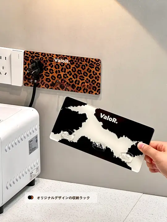 かわいいキッチン用プラグフック【穴あけ不要・壁掛け・電源コード整理用・粘着式】