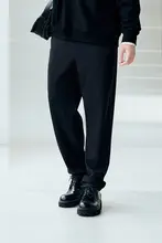 シンプルなデザインのフィットパンツ【ブラック・スリムシルエット・春用】