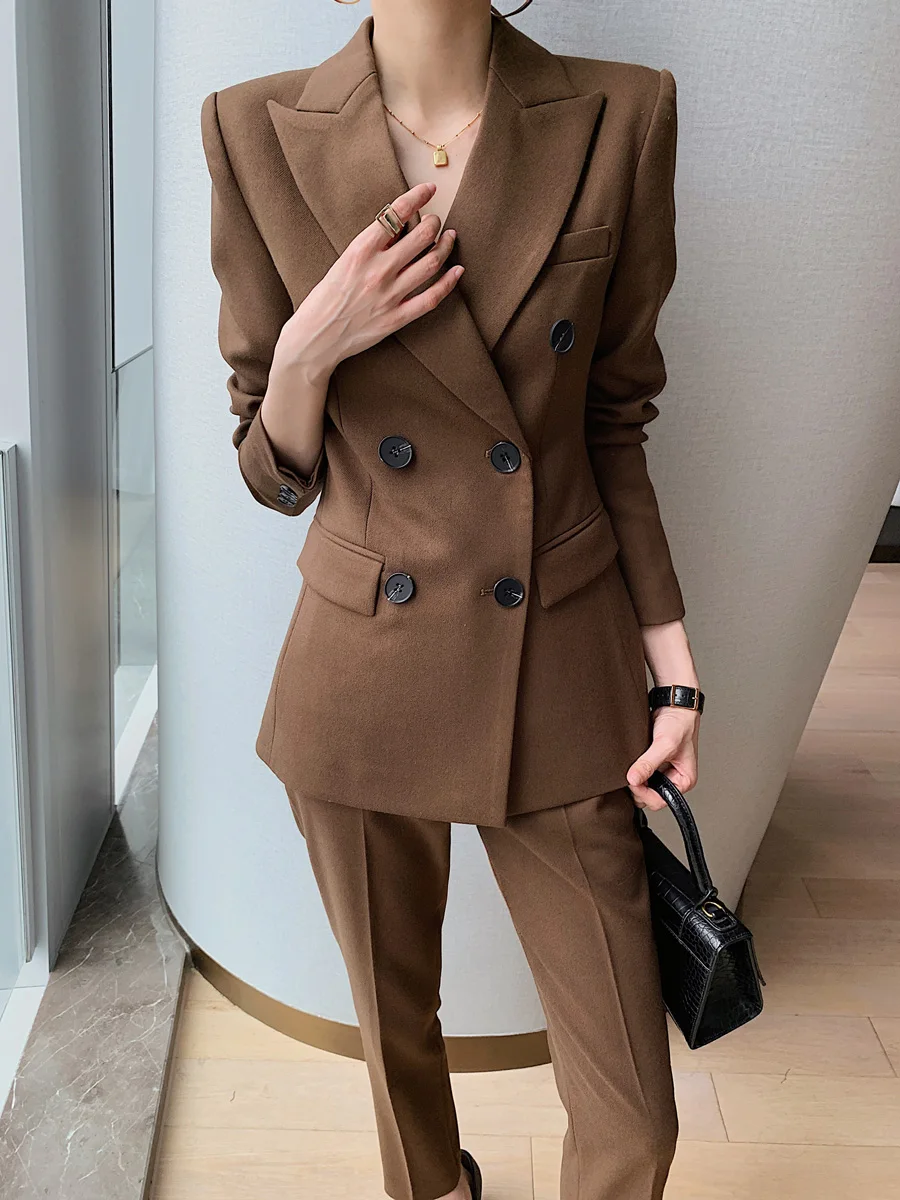 大人可愛い服 40代コーデの完全ガイド｜心に響くニット選びの秘密