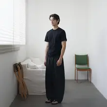 シンプルなドレープのカーブパンツ【男女兼用・カジュアル・ルーズフィット】（セットアップ対応）