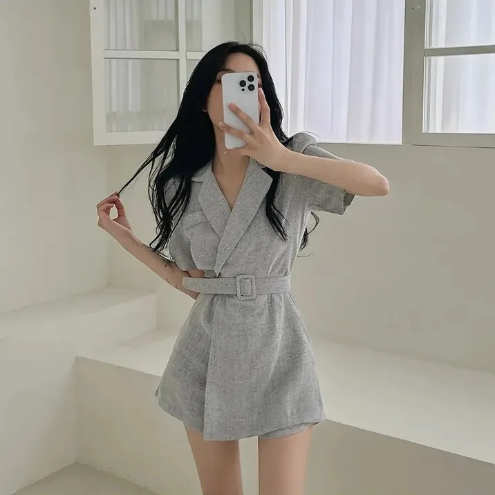 ネイビー パンツドレスはどんな感じ？通勤や日常に活かすための選び方とは？