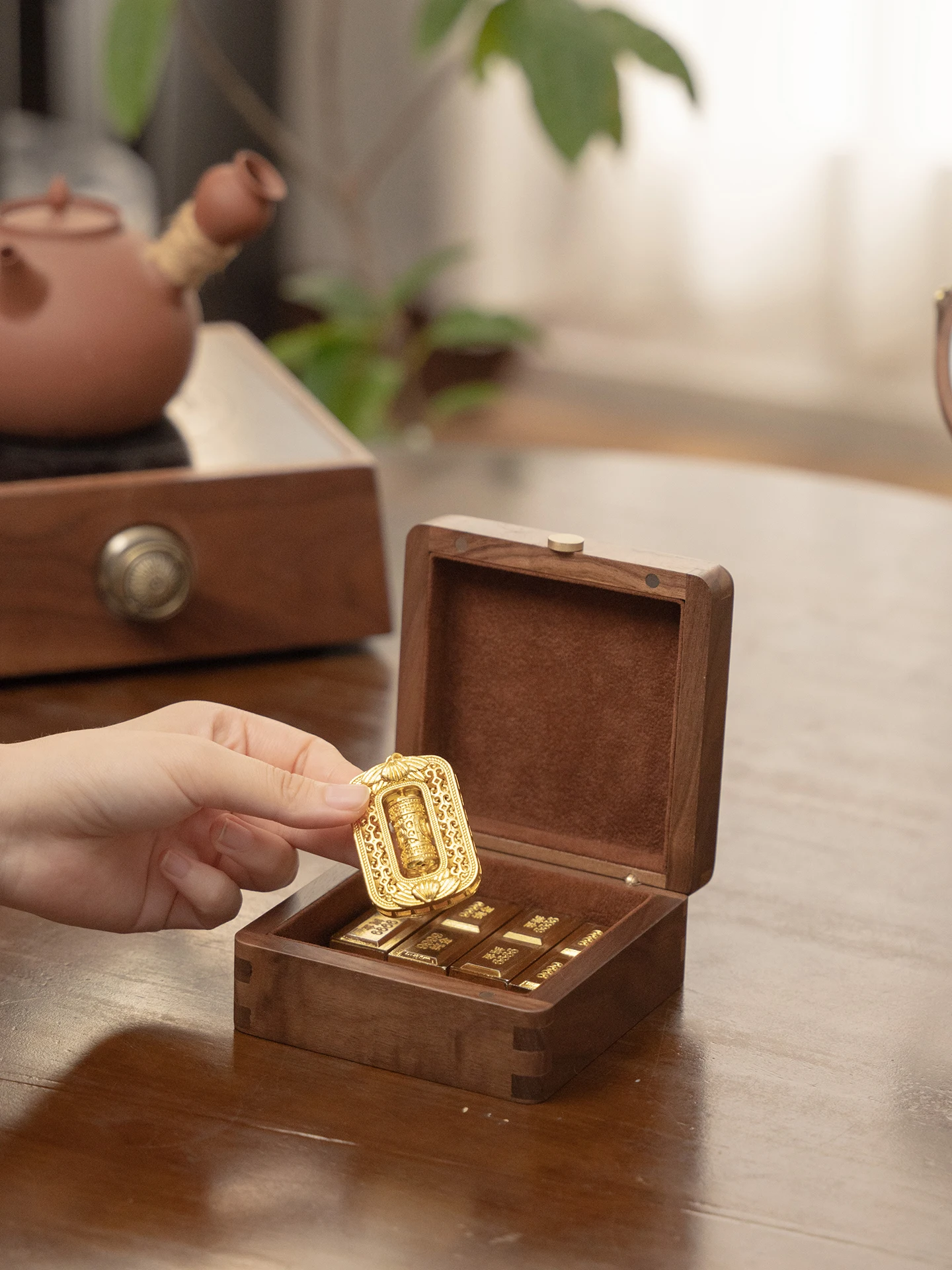 100万円貯金箱とは？木製収納ボックスで実現可能な貯金の仕組みと実用性
