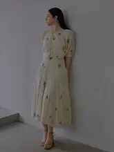 天絲刺繍入りフリンジ付きトップスとスカートの夏用リゾートコーデ（セットアップ対応）