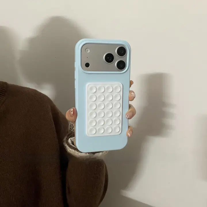 スマホケース 吸盤 ミラー 液体シリコン 無地 シンプル 韓流 インスタ映え iPhone対応「BAYLU STUDIO」