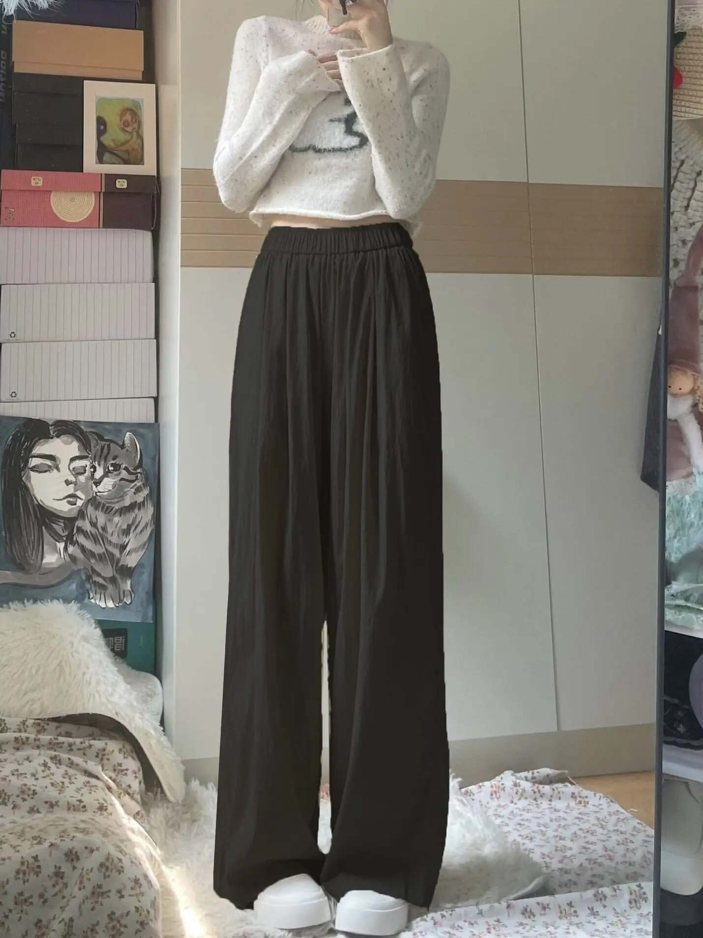 ブラックのワイドレッグパンツ：長身向けロングスタイルの実用性とスタイル決定法