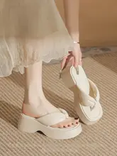 厚底のビーチサンダル【ヒール付き・女性用・米白色】