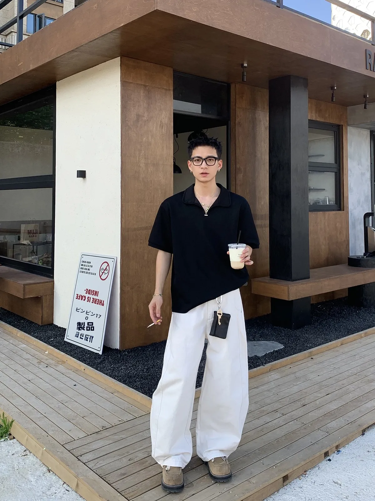 VネックTシャツ メンズはフレームネックに比べて、本当に通気性が良いの？