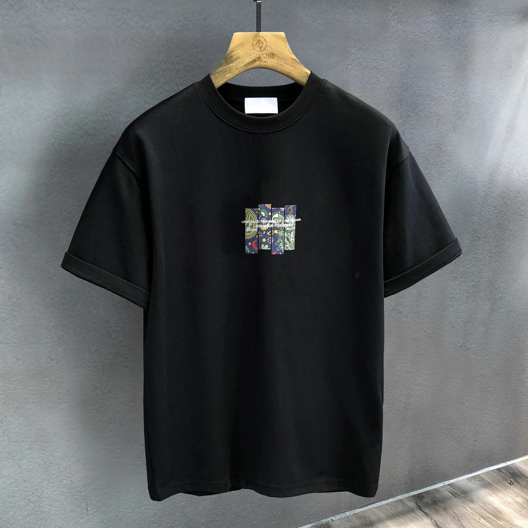 tシャツ 2枚重ねで失敗しない方法は？民族風レトロ織りTシャツが持つ、夏の通気性とスタイルの秘密