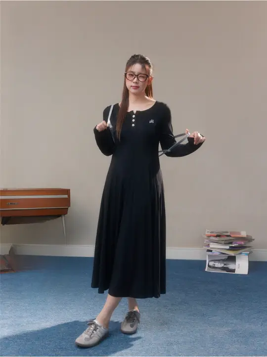 体型カバーができるワンピース【秋用・シンプル・丸首・大きいサイズ】