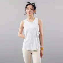 スポーティなデザインの軽量ヨガタンクトップ【春夏用・通気性・速乾】