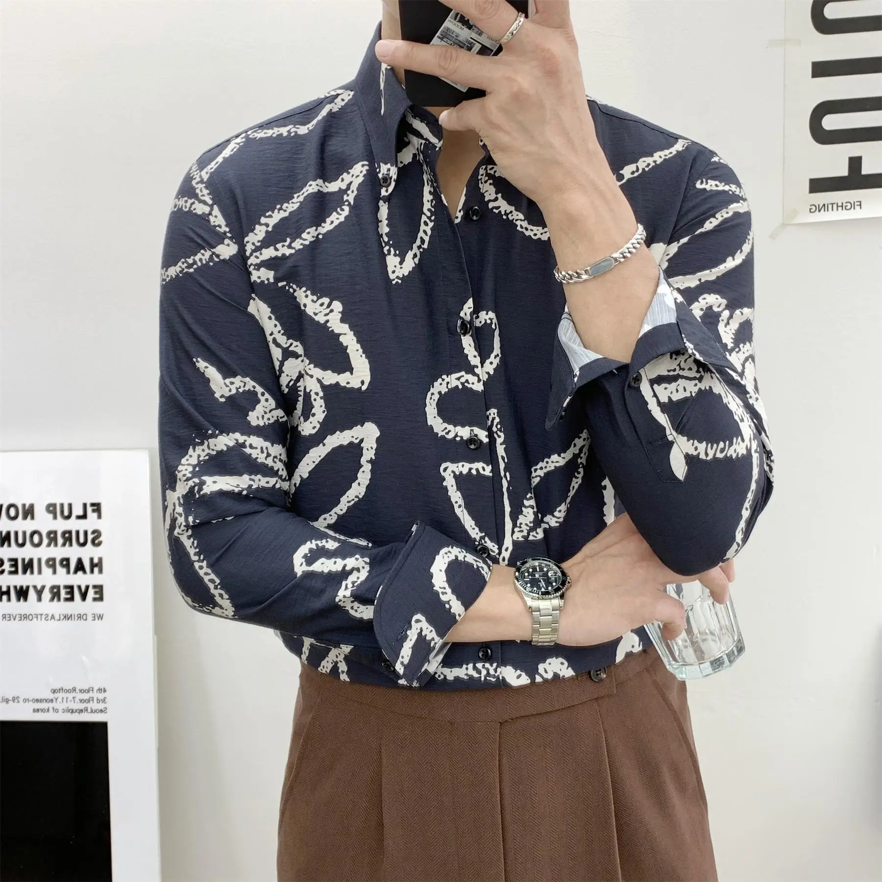 シンガポールで通勤する男性が、今こそ選ぶべきカジュアルシャツは？