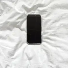 透明なグリーンのフェザー蝶デザインiPhoneケース【対応機種：iPhone 17 Pro Max・16 Pro・15・14・13】