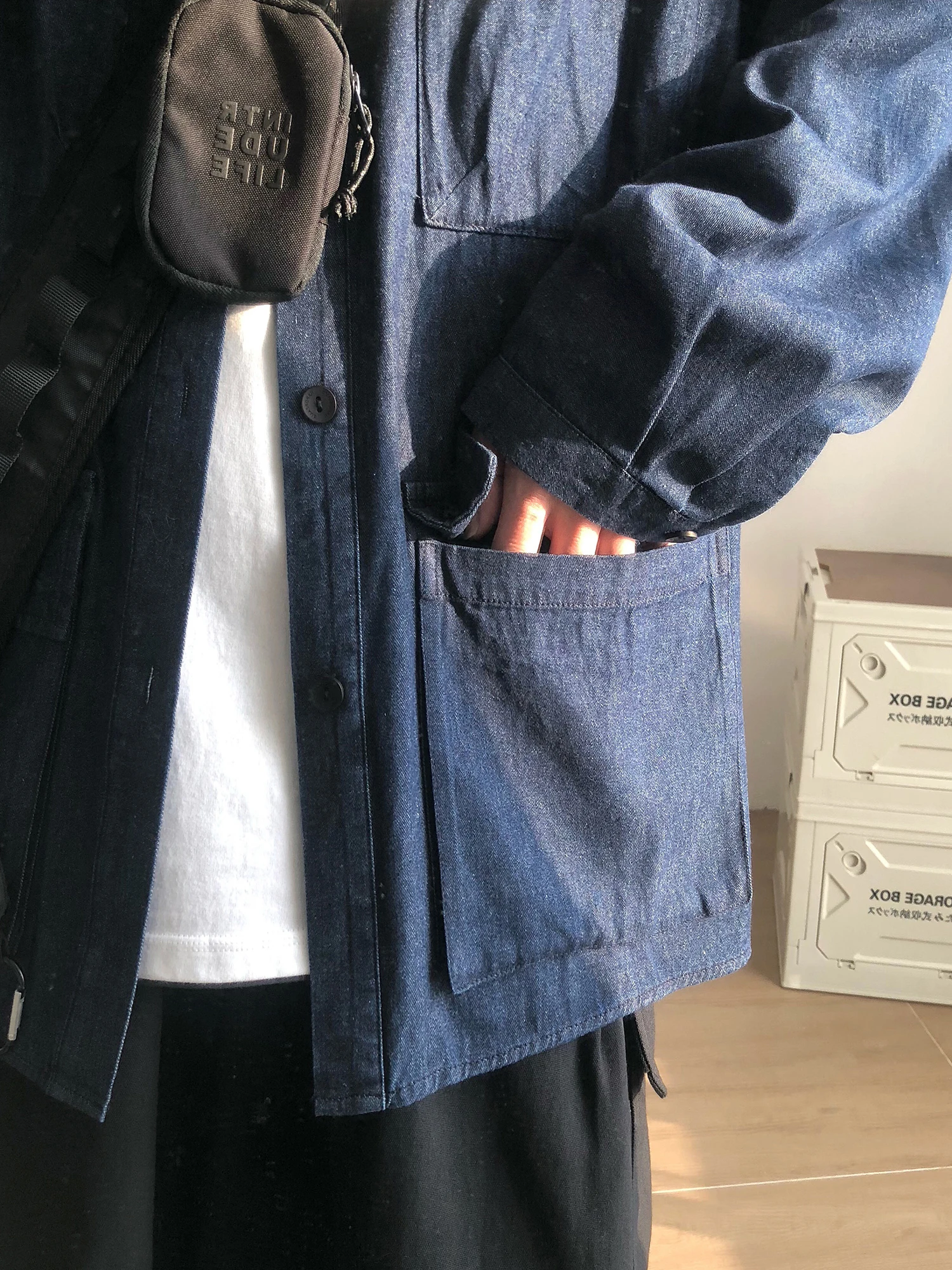 ブルーアッシュ メンズ 暗め はどんな色ですか？その色合いが似合う人の特徴とは？