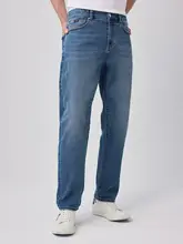 水洗い加工の浅青色デニムパンツ【春秋用・ストレート・カジュアル通勤】