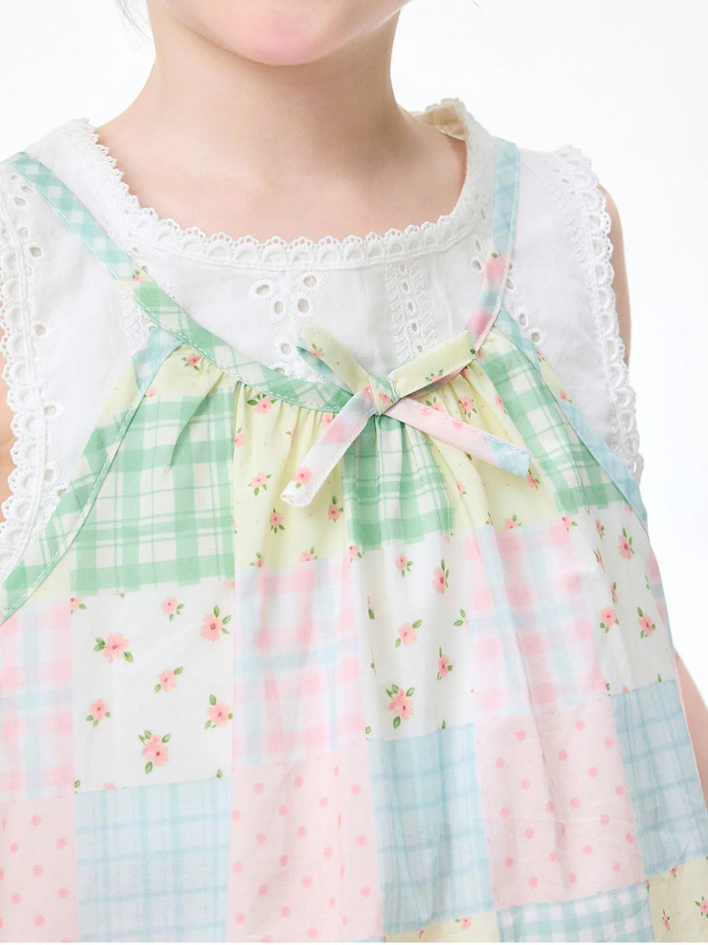 16°Cから25°Cの季節に着せるべき子供の服は？ブロックチェックTシャツとパンツのセットアップが解決する理由