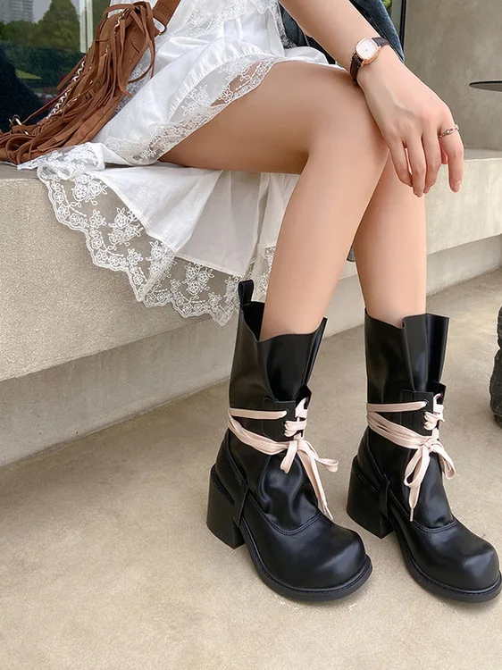 黒編み上げブーツは痛いですか？実は、足に優しい「厚底レザーショートブーツ」の正解がここに