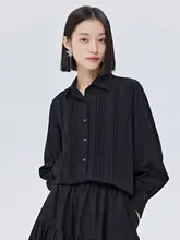 高腰Aラインのプリーツミニスカートとゆったり黒シャツの春向けコーディネート（セットアップ対応）