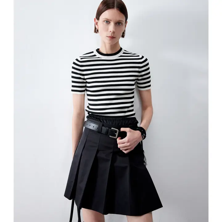 ストライプ柄クルーネック短袖Tシャツ【高品質・伸縮性素材・カジュアル】