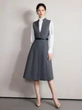 高級感ある白色半高襟シャツとベスト風ワンピース【女性用・気品あるデザイン・フレンチスタイル】（セットアップ対応）