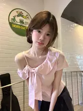 ピンクのリボン付きオフショルダートップス【ショートスリーブ・女性用・夏向け・甘美デザイン】