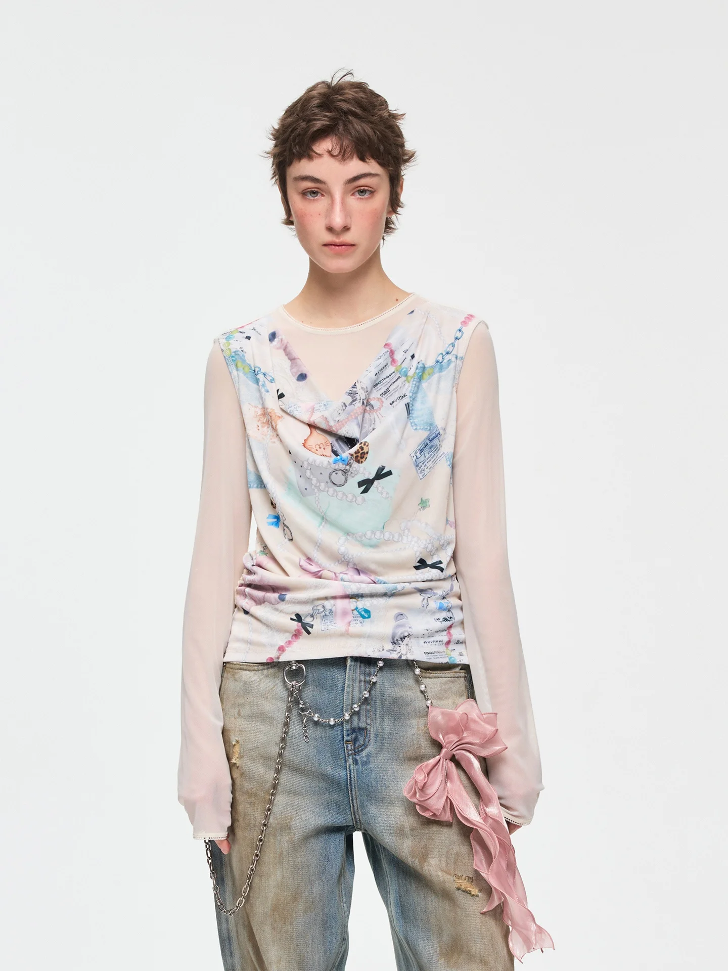 花柄3Dレース付きプリント透け感のある長袖Tシャツ：重ね着に最適な女性向けリバーシブルデザインの実用性解析