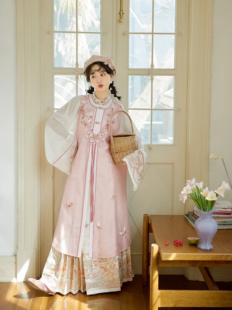 四十代の服に合うスタイルは？漢服のセットアップが解決する理由