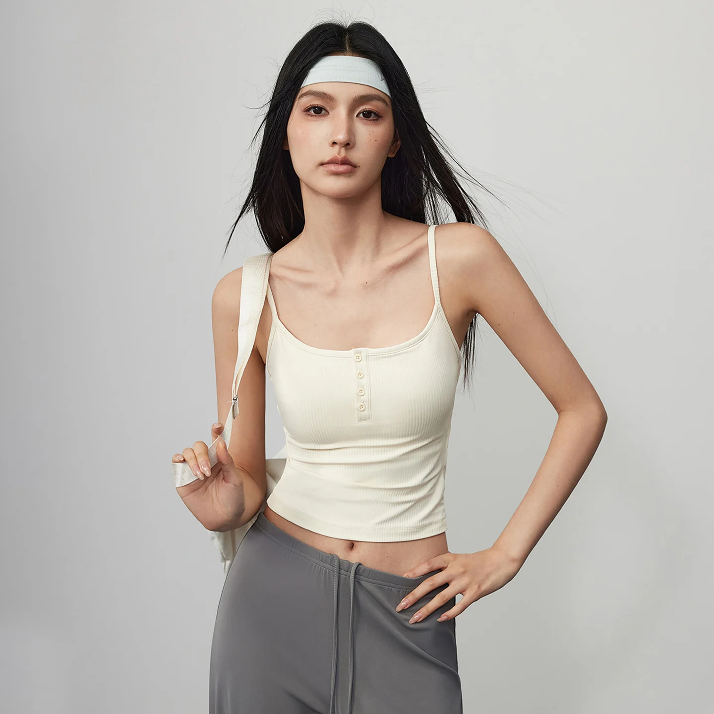 夏のランニングウェアで汗をかきながらも涼しさを保つには？MITAOGIRLの方形ネックタンクトップが解決する