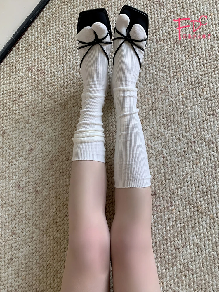 100均着圧ソックスとは？グレーのタビ分 toeソックスが提供する美腿塑形の実態