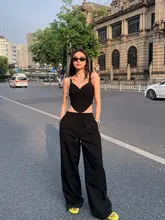 デザイン性の高いVネックキャミソール【ブラック・胸パッド付き・フィット感・夏用】