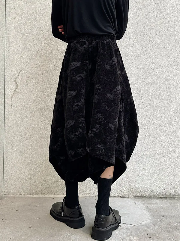 hare 古着と春黒スキニーの境界を越える、今こそ選ぶべき「ベルベット花柄ワイドパンツ」は？
