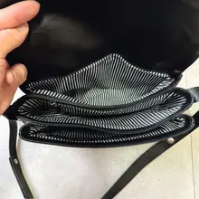 高級感ある植鞣し牛革の小型ショルダーバッグ【ヴィンテージスタイル・通勤用】