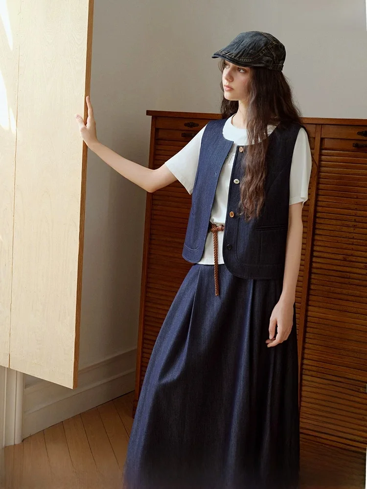ジーパンに合う服は、実はスカートが救う？独束の北欧風ジャンパースカートで見つけた秋のスタイル革命