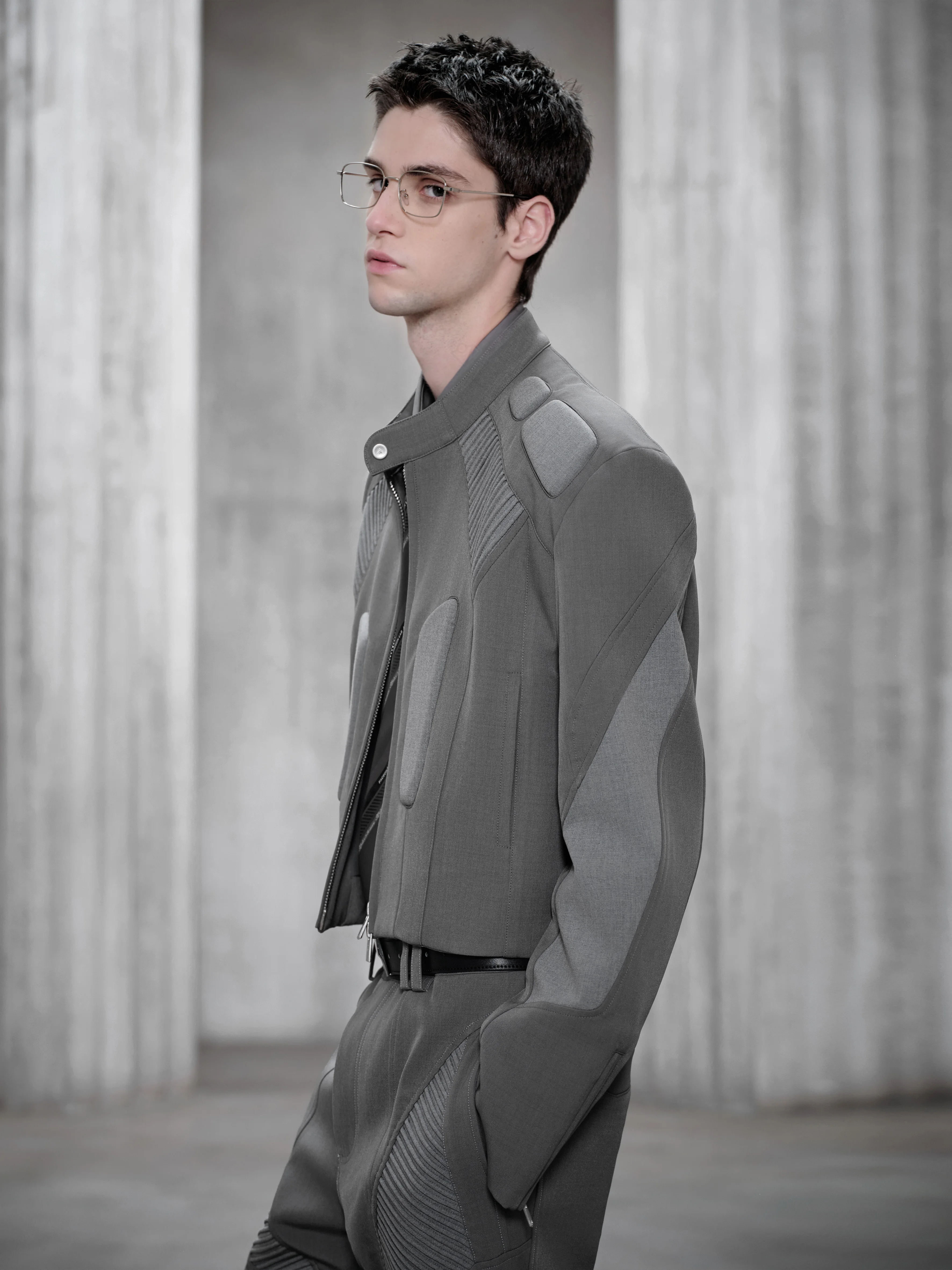 デザイナーによるオリジナルアキラ使徒バイカージャケット：かっこいい系の服としての機能とスタイルの実証