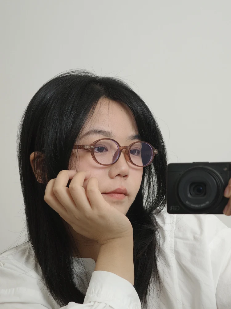 50代の女性にぴったりのメガネフレームは、色とデザインでどう選ぶ？