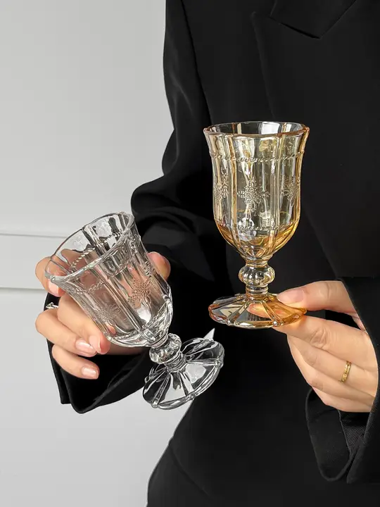 レトロ彫刻デザインのシャンパングラス【バロックスタイル・軽やかで上品・冷飲用】
