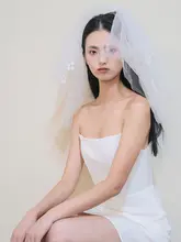 シンプルな白い小花模様の短いベール【フォトプロップス・結婚式用】
