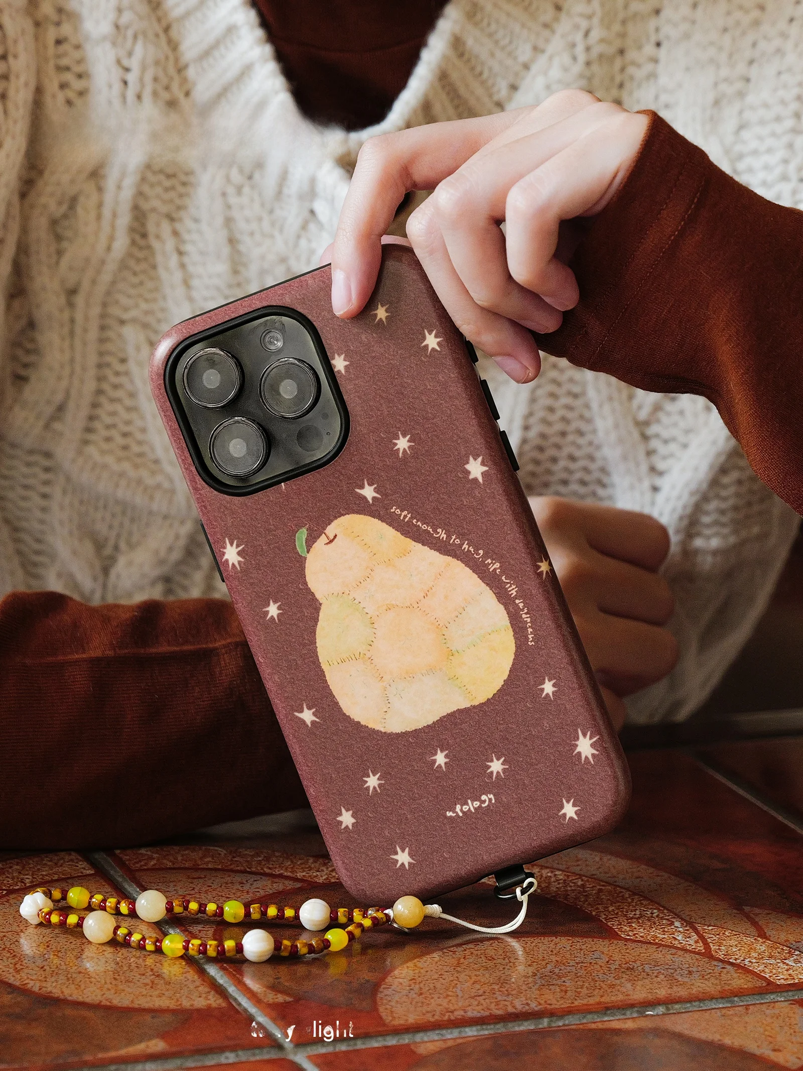 高級スマホチェーン付きケース【インスタ風デザイン】の実用性と設定方法