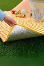 防水加工の厚手ピクニックマット【アウトドア・携帯用・ビーチ＆キャンプ対応】