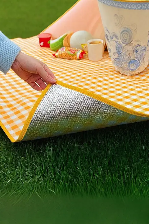 防水加工の厚手ピクニックマット【アウトドア・携帯用・ビーチ＆キャンプ対応】