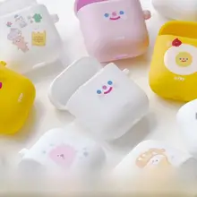 かわいいスマイルデザインのシリコン製AirPods保護ケース【防落・充電対応】
