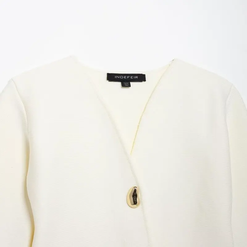 40代の春服に何を選びたい？上品で通気性の良いニットカーディガンが解決する3つの理由