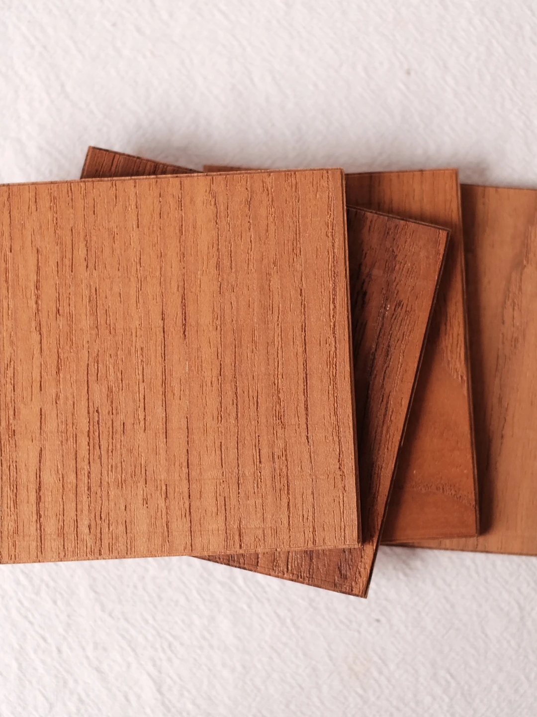 ミャンマー産ユーカリ材のスクエアコースター：2x4サイズに適した木製DIYのシンプルな選択肢