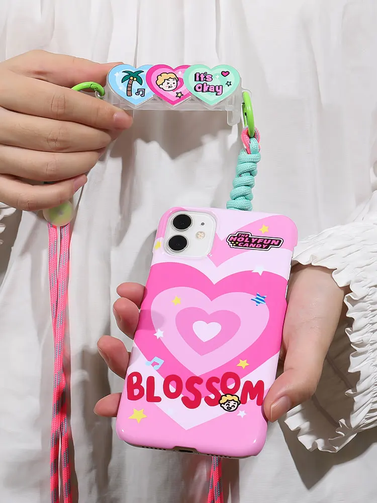 スマホケース ストラップ付きで通勤もキャンプも楽しくなる方法は？
