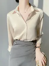 白いサテン仕立ての女性用シャツ【通勤・重ね着に最適】