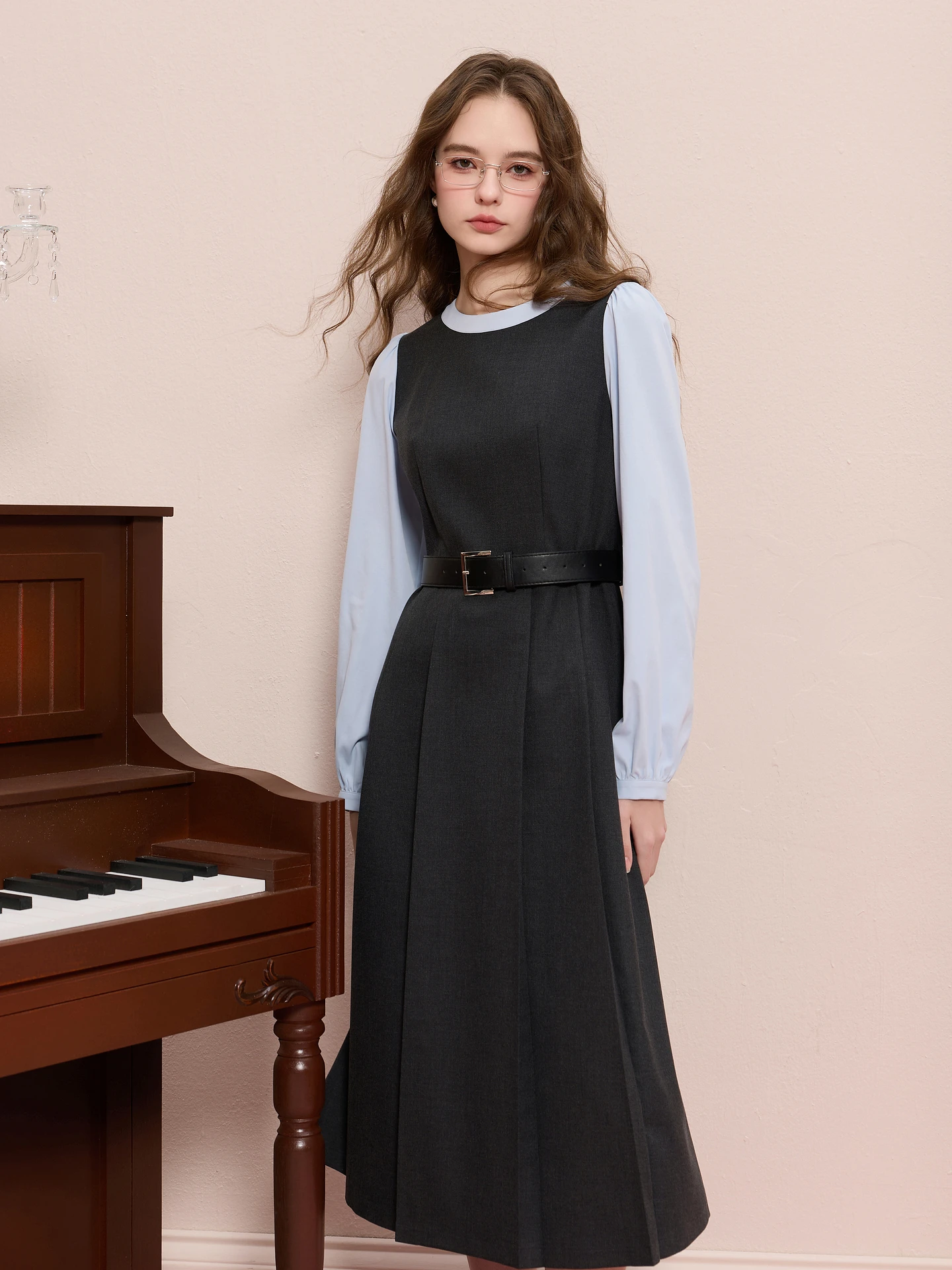 11月末に着る服の季節感を説明するなら、このワンピースが一番の答えです