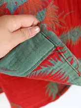 コットン二重ガーゼ製 着物風バスローブ【秋春用・フラワー刺繍・赤色】