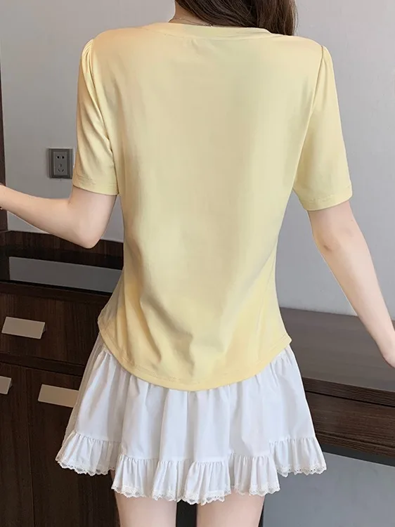 デザイン性の高いイレギュラーTシャツ：モード系Tシャツのスタイルと実用性を解説