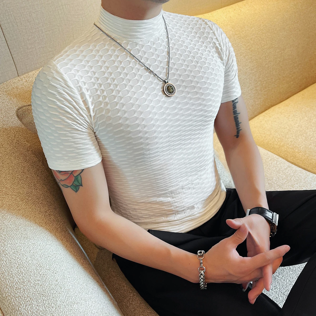 ショートスリーブtシャツの素材とフィット感：修身型の春夏用デザインを徹底解説