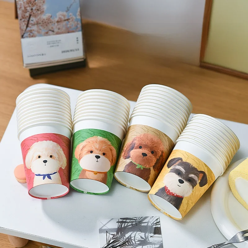 かわいい油絵風小犬と猫の使い捨てカップ：家庭用デザイン容器の実用性と保存性能